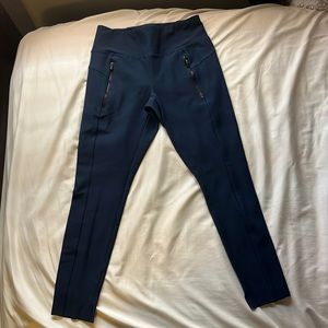 Athleta Tight Navy Leggings Sz XS Front and Back Zipper Pockets